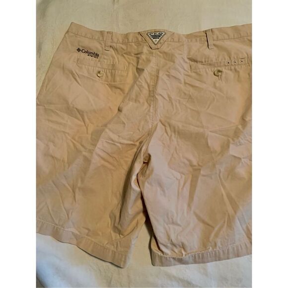 Columbia Khaki Shorts with Georgia Logo - Picture 7 of 8